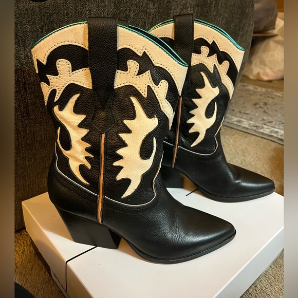 Dolce Vita Shoes - NWOT Dolce Vita Landen Black and White Western Boots